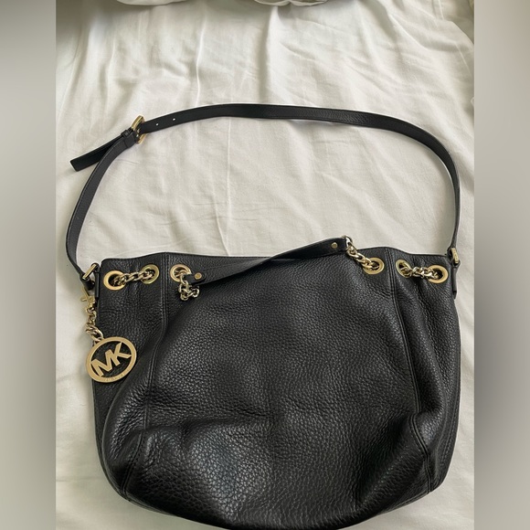 Michael Kors black leather bucket  purse. - Picture 1 of 6